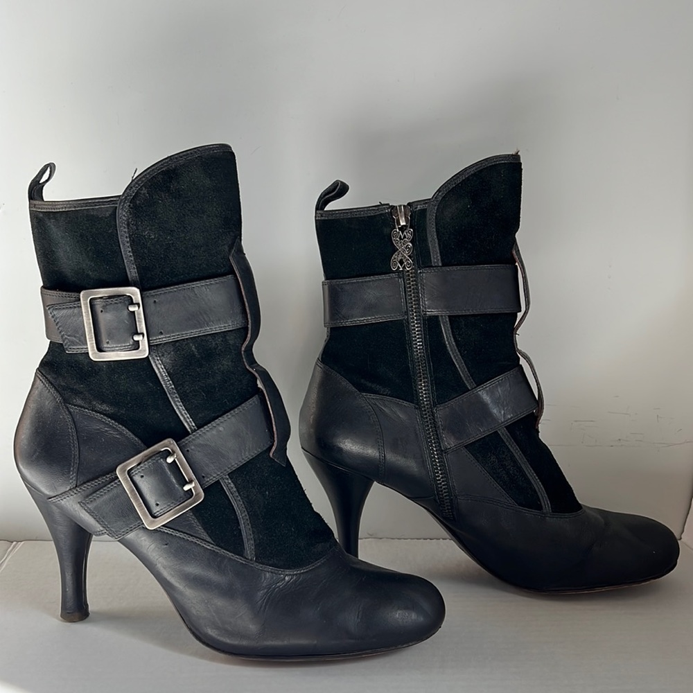 MODERN VINTAGE black genuine leather buckle boots